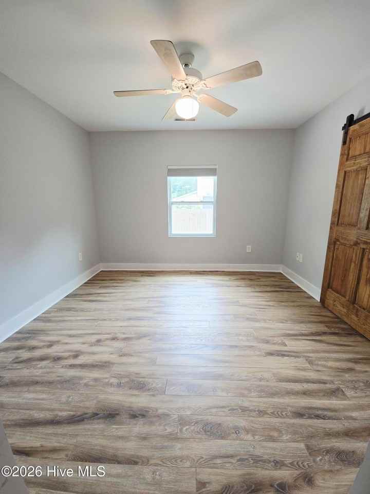 107 Myrtle Ave - Photo 7 of 11