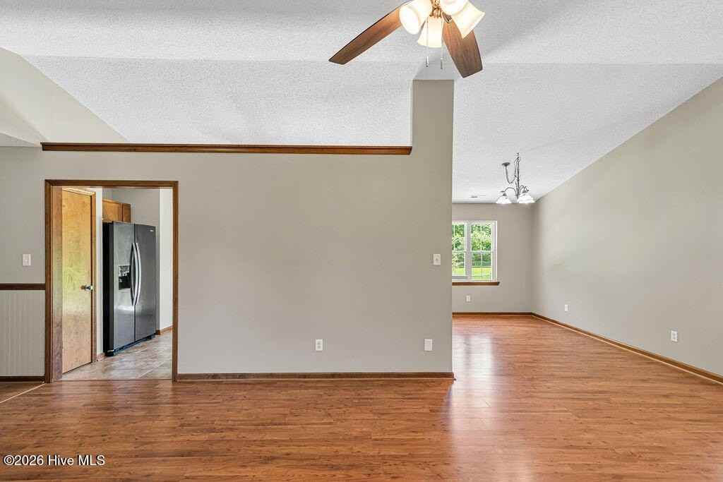 304 Gaston Ct - Photo 6 of 30