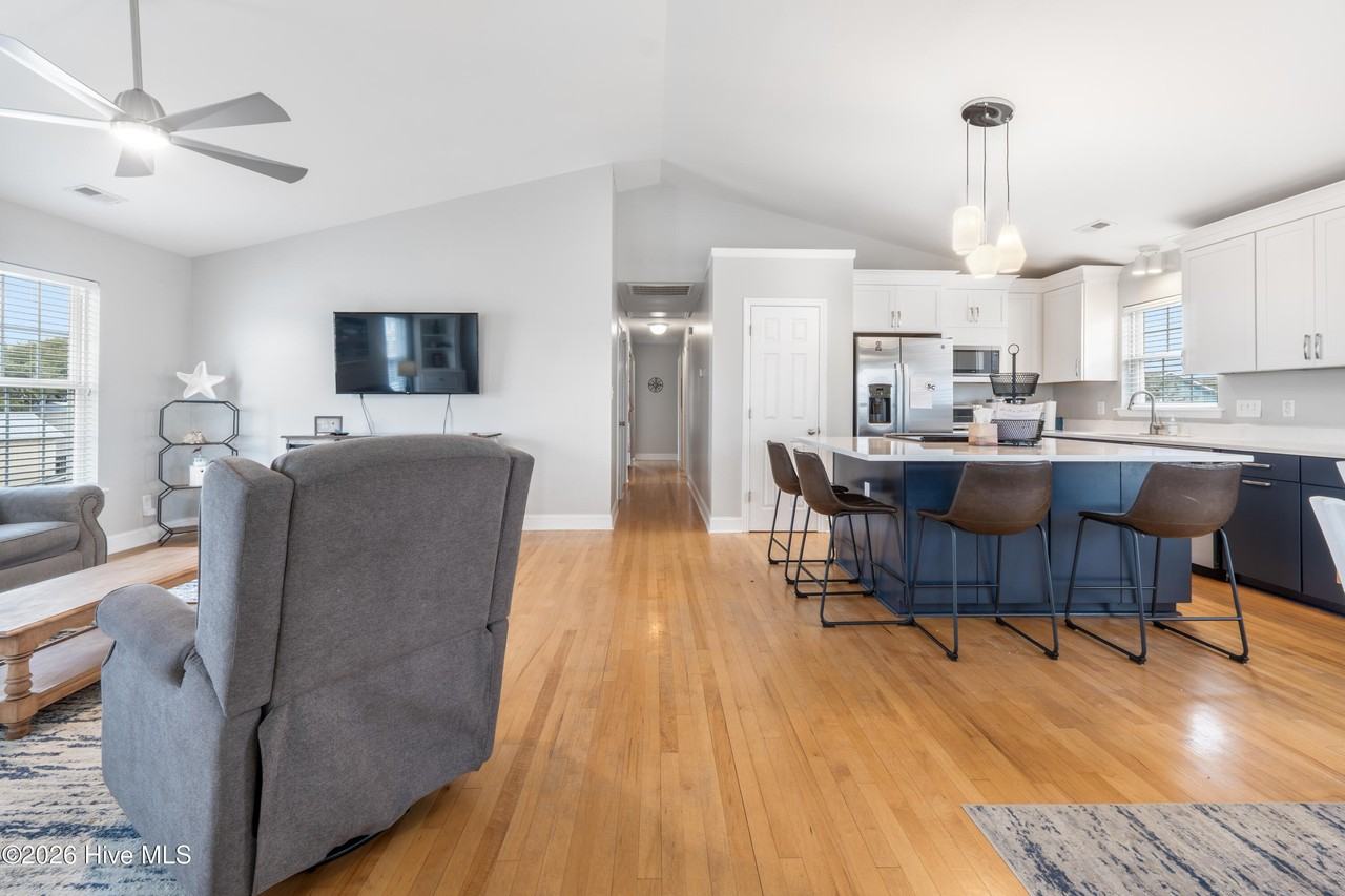 8026 8th St - Photo 2 of 17
