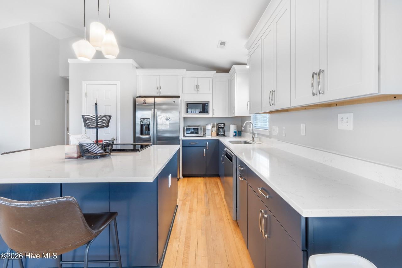 8026 8th St - Photo 4 of 17