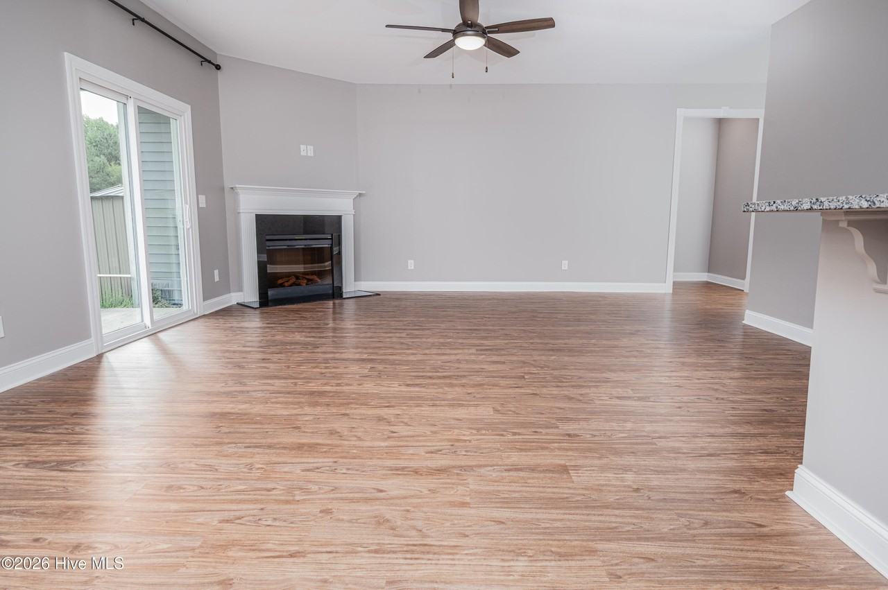 238 Saratoga Ln - Photo 6 of 23