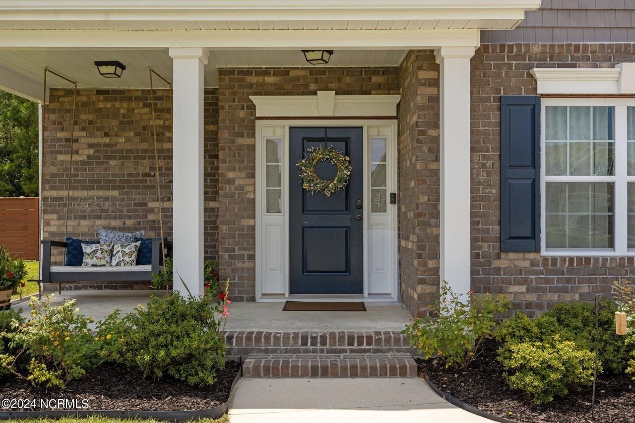 411 Palisades Way - Photo 3 of 48