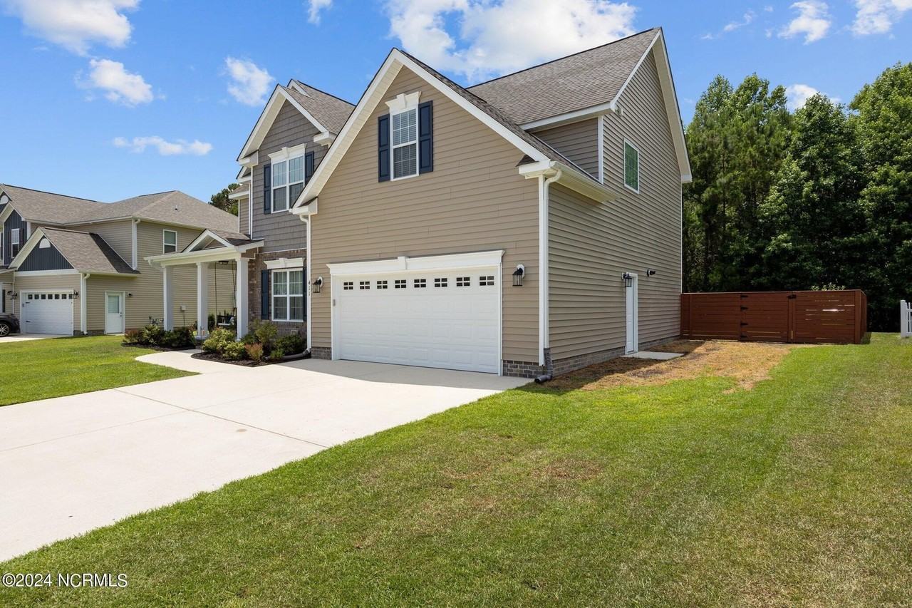 411 Palisades Way - Photo 4 of 48