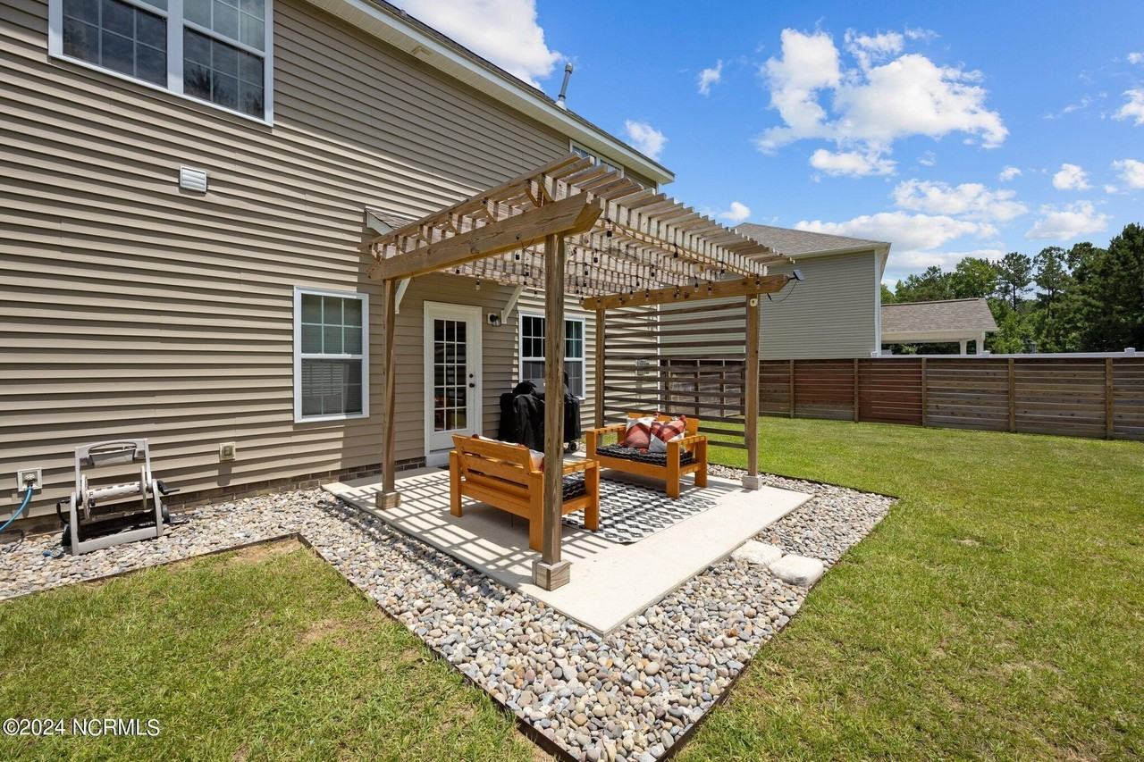 411 Palisades Way - Photo 6 of 48