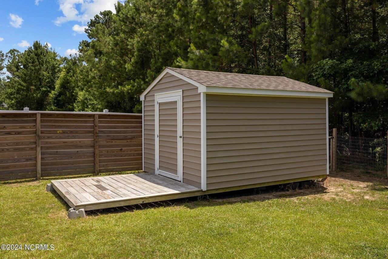 411 Palisades Way - Photo 7 of 48