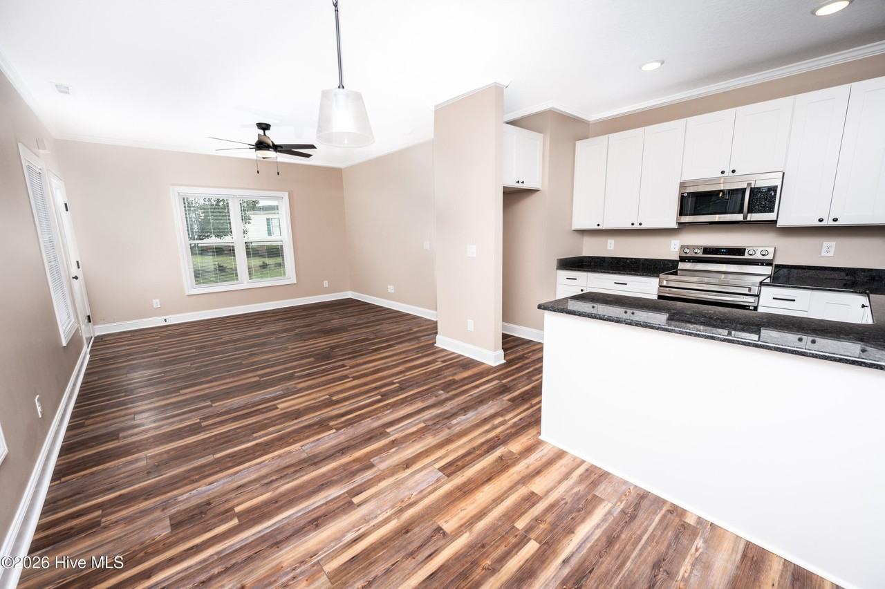 138 Macdonald Blvd - Photo 2 of 16