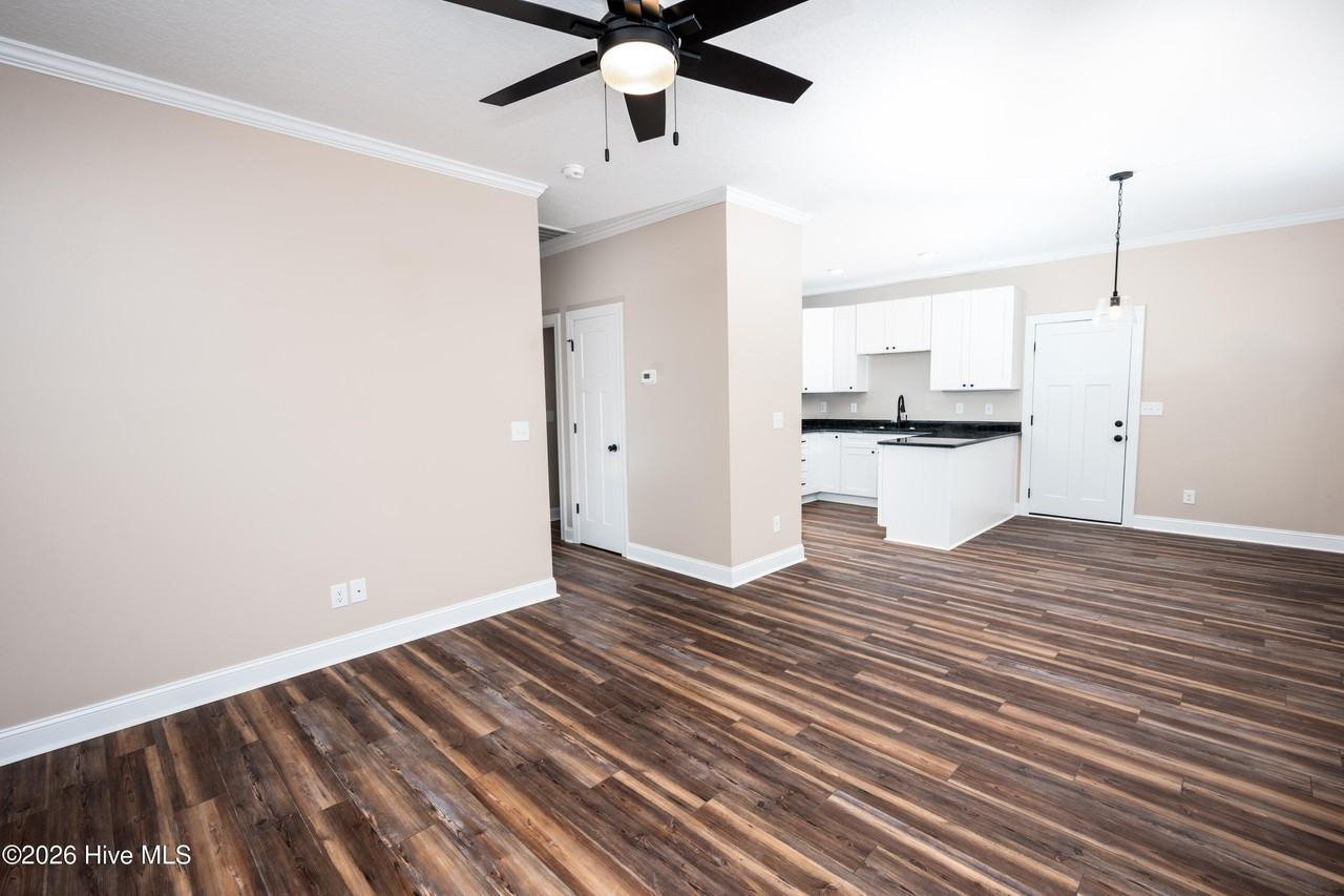 138 Macdonald Blvd - Photo 3 of 16