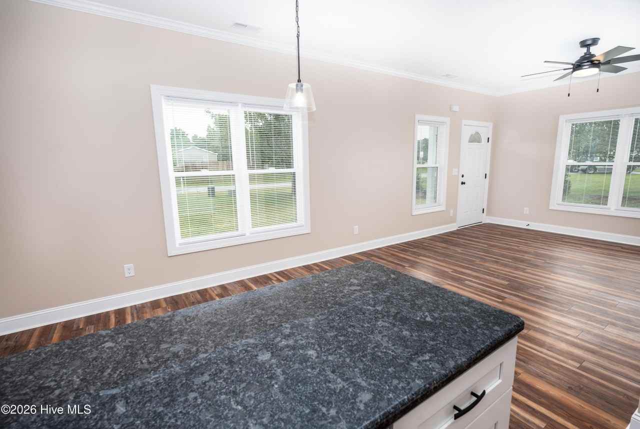 138 Macdonald Blvd - Photo 5 of 16
