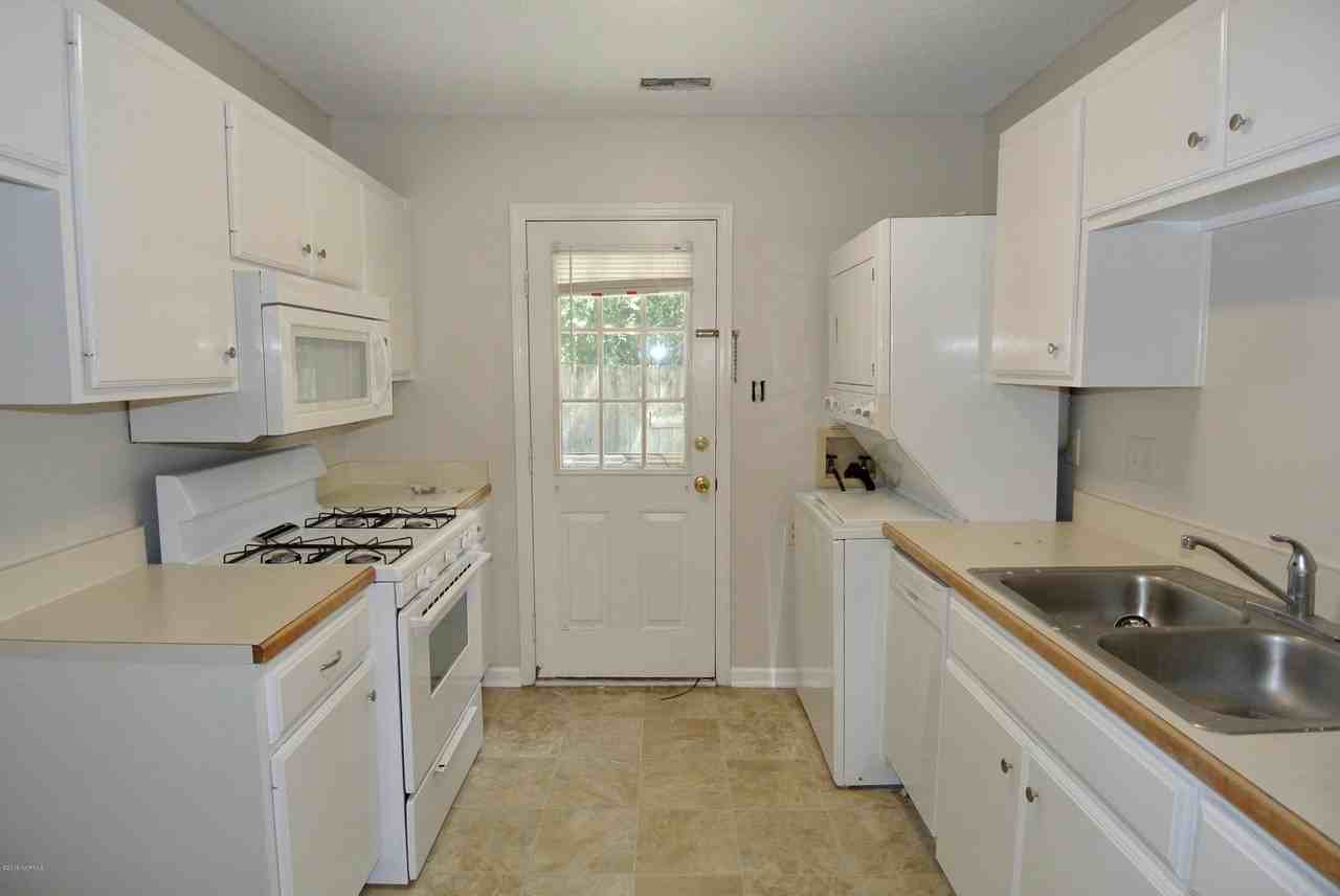 1212 Highland Ave #D - Photo 5 of 9