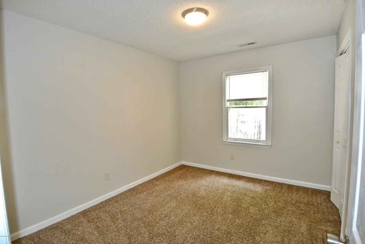 1212 Highland Ave #D - Photo 6 of 9