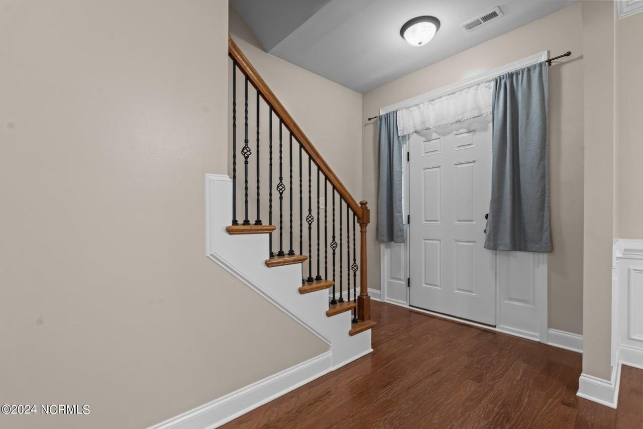 133 Lockwood Dr - Photo 6 of 45