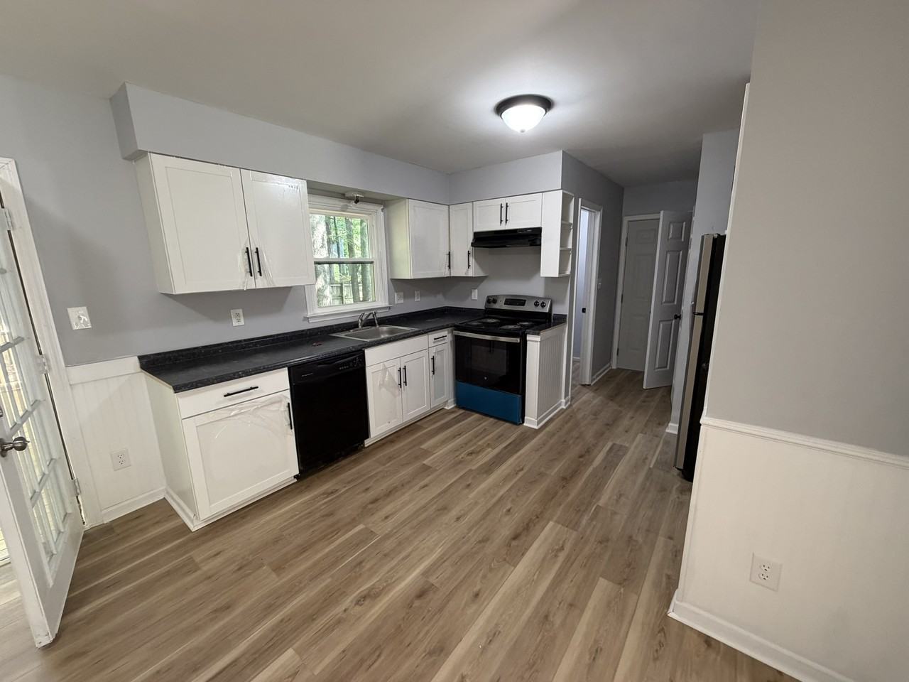 9412 Dominion Blvd #1 - Photo 7 of 50