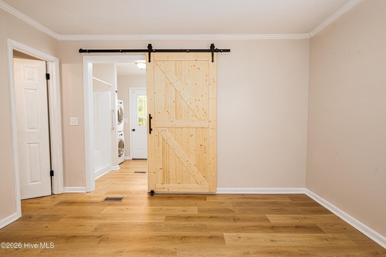 204 Wildwood Rd - Photo 6 of 19