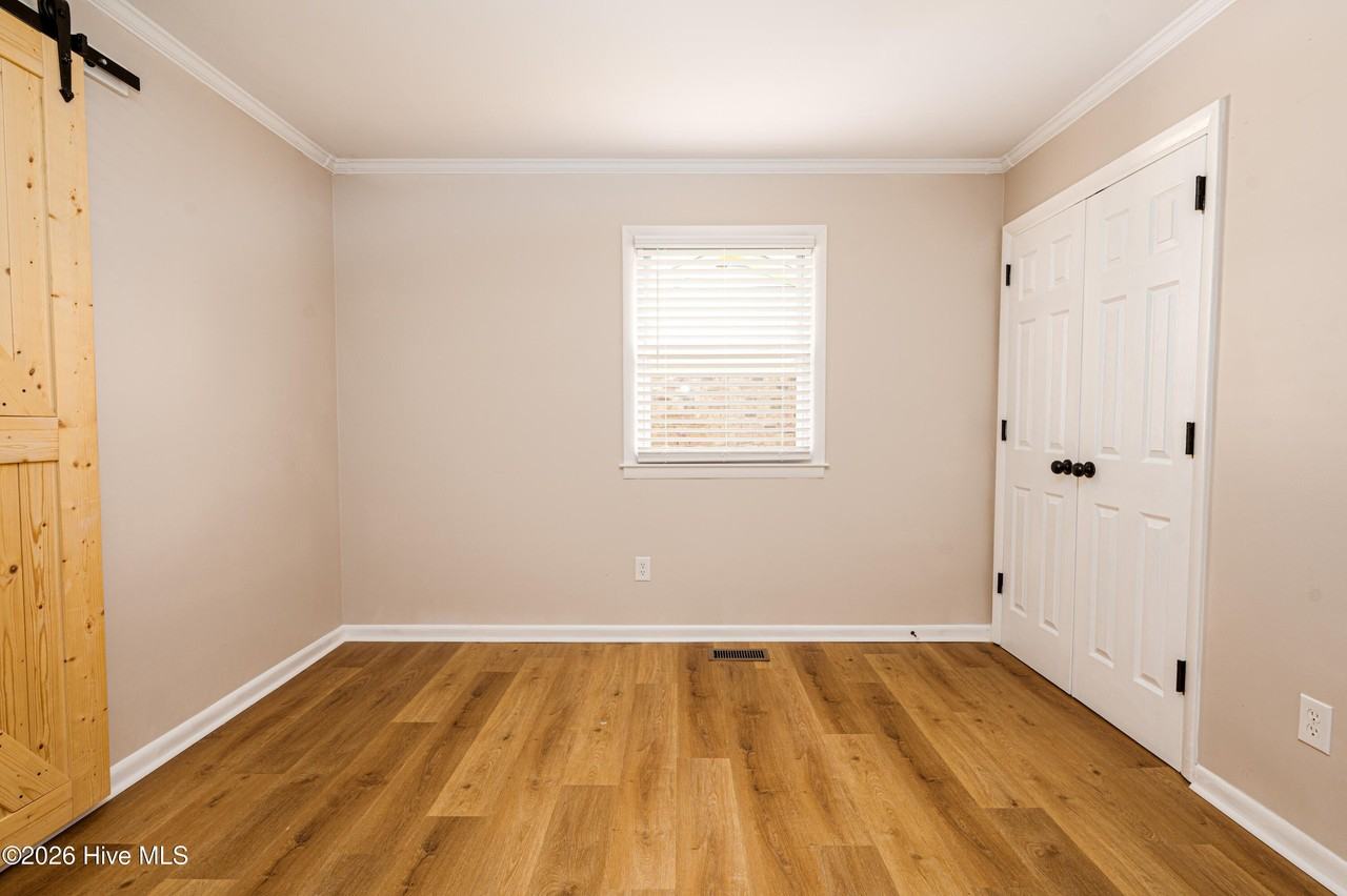 204 Wildwood Rd - Photo 7 of 19