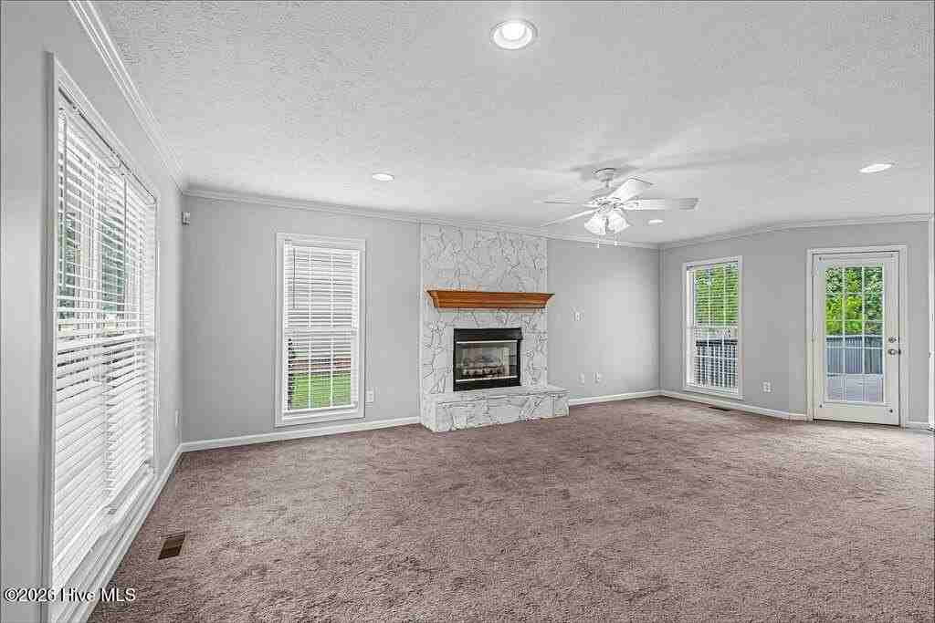 209 Lansing Ct - Photo 5 of 44