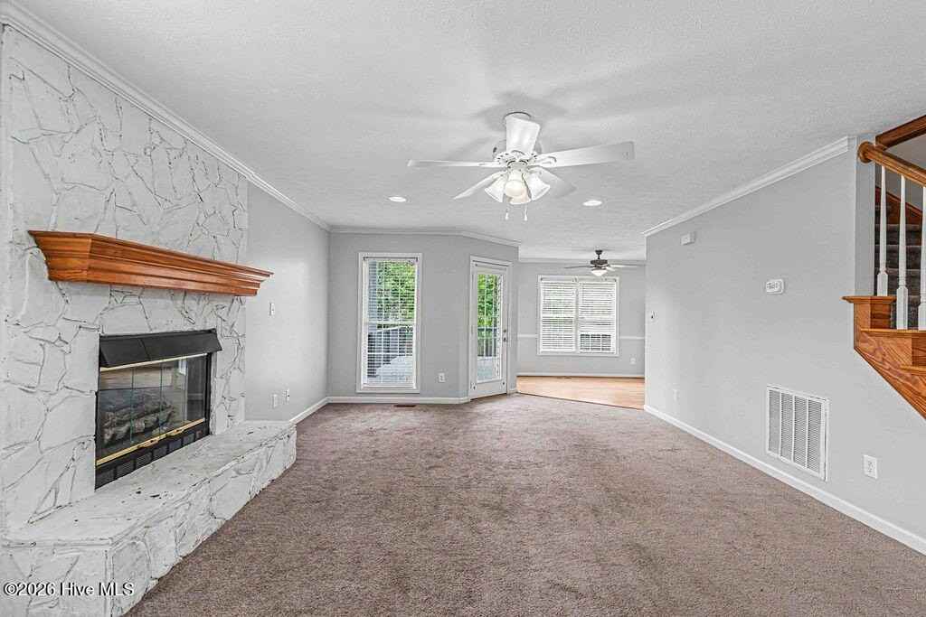 209 Lansing Ct - Photo 6 of 44
