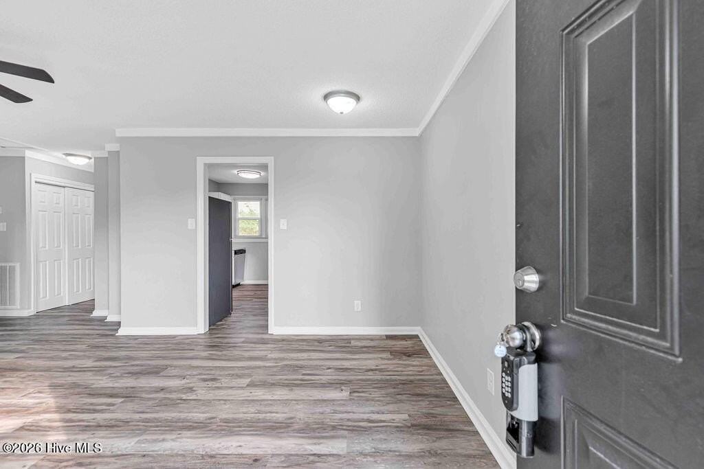 322 Starling St - Photo 3 of 21