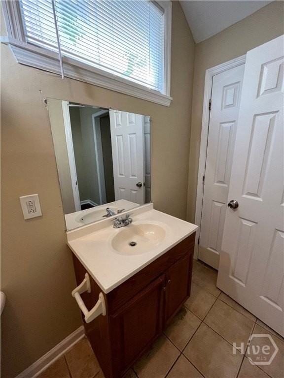825 E Henry St #A - Photo 3 of 8