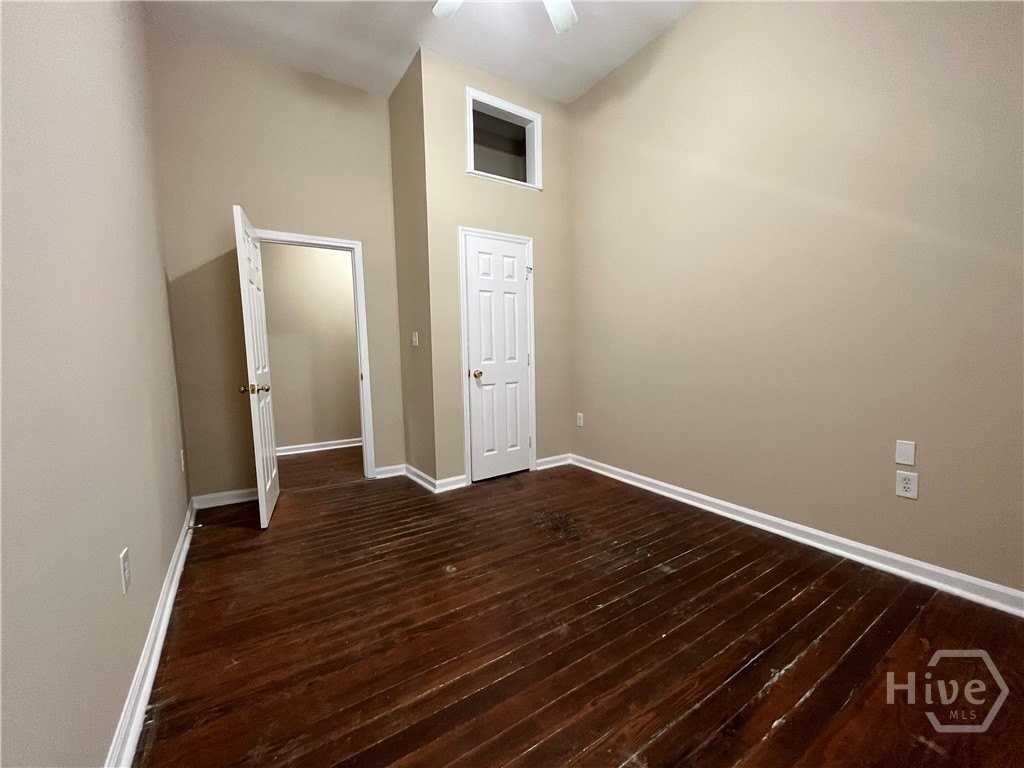 825 E Henry St #A - Photo 6 of 8