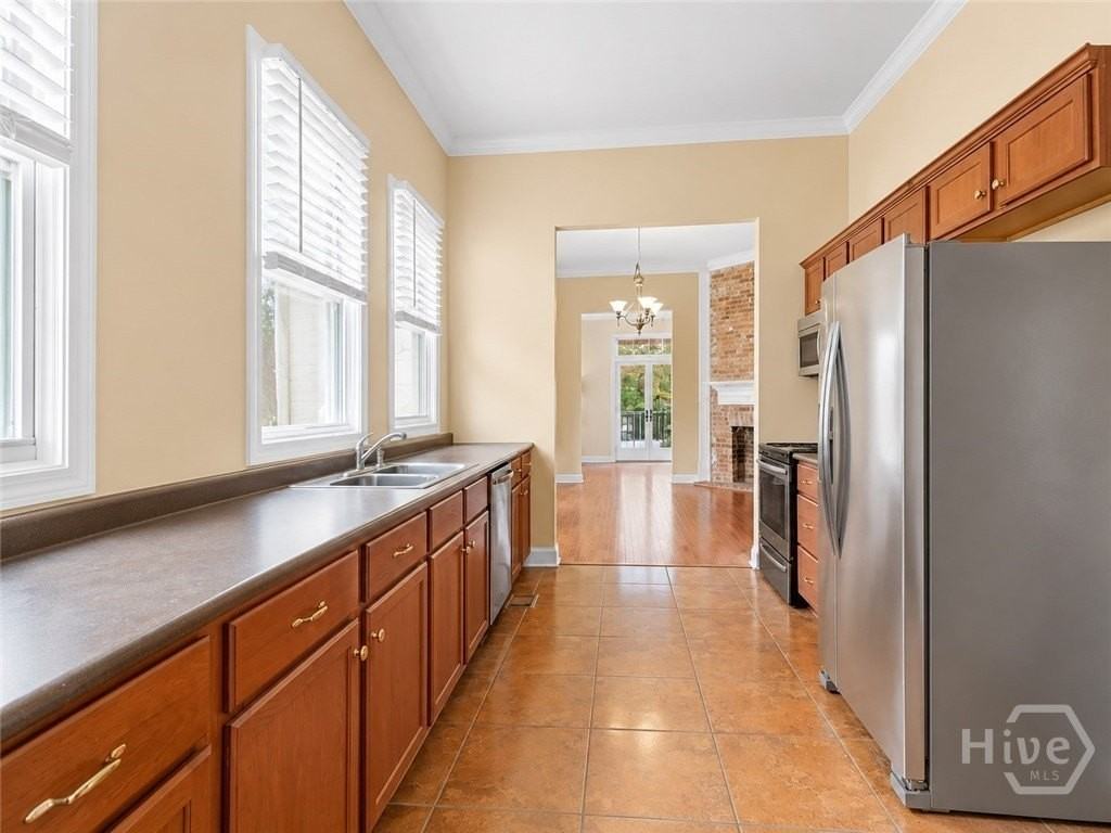 2307 Whitaker St #B - Photo 6 of 18