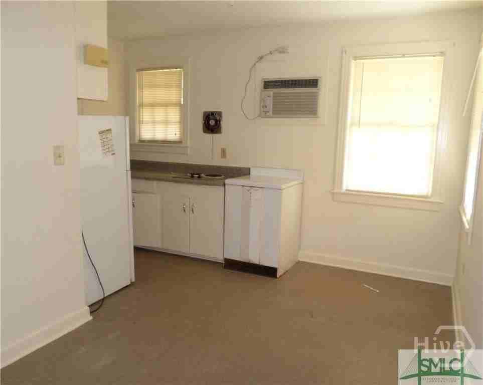 2302 E 40th St #B - Photo 2 of 9