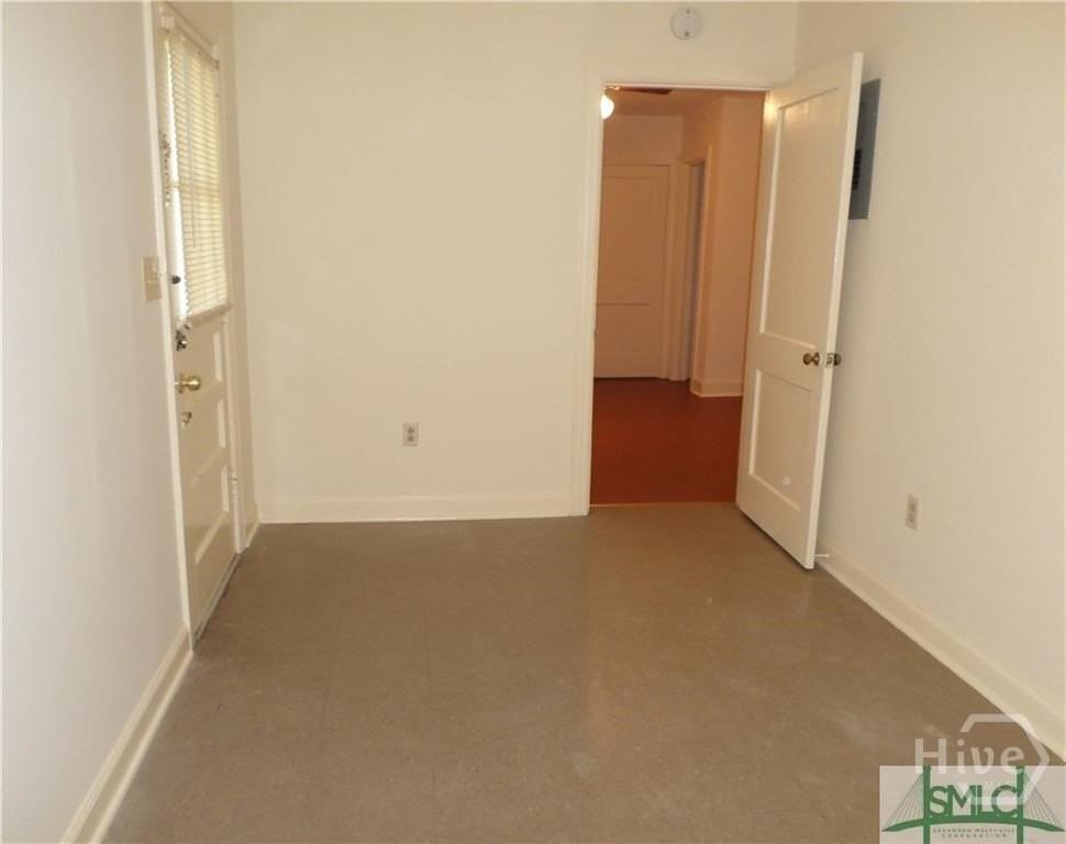 2302 E 40th St #B - Photo 3 of 9