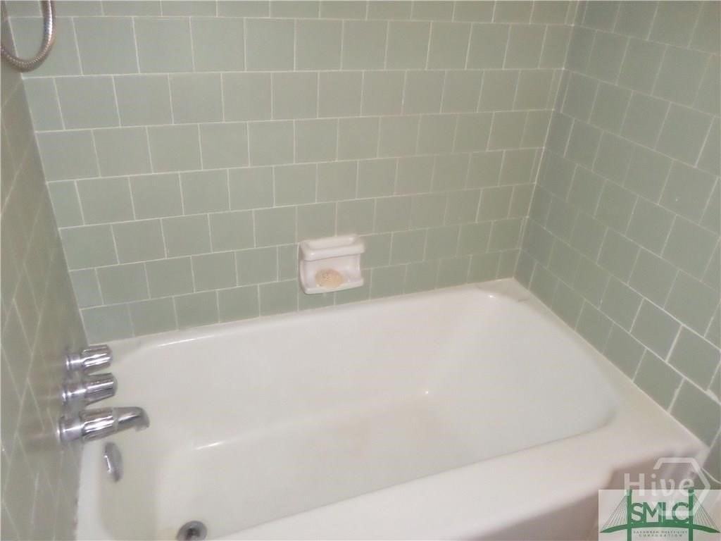 2302 E 40th St #B - Photo 6 of 9