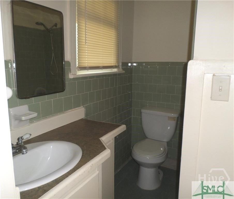 2302 E 40th St #B - Photo 7 of 9