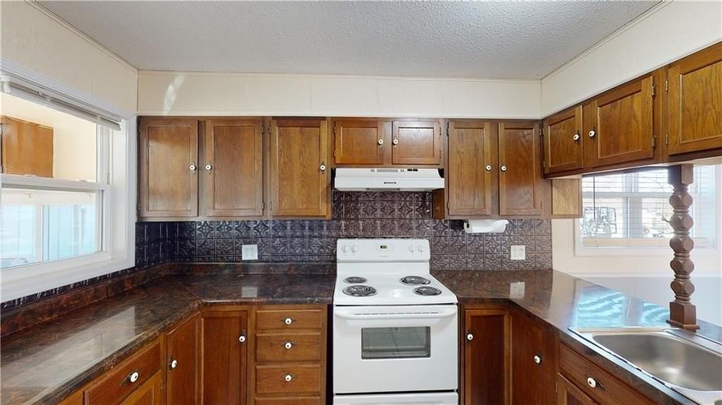 1235 N Ash St - Photo 3 of 15
