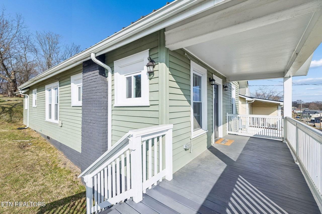 1601 Cecil Ave - Photo 5 of 44