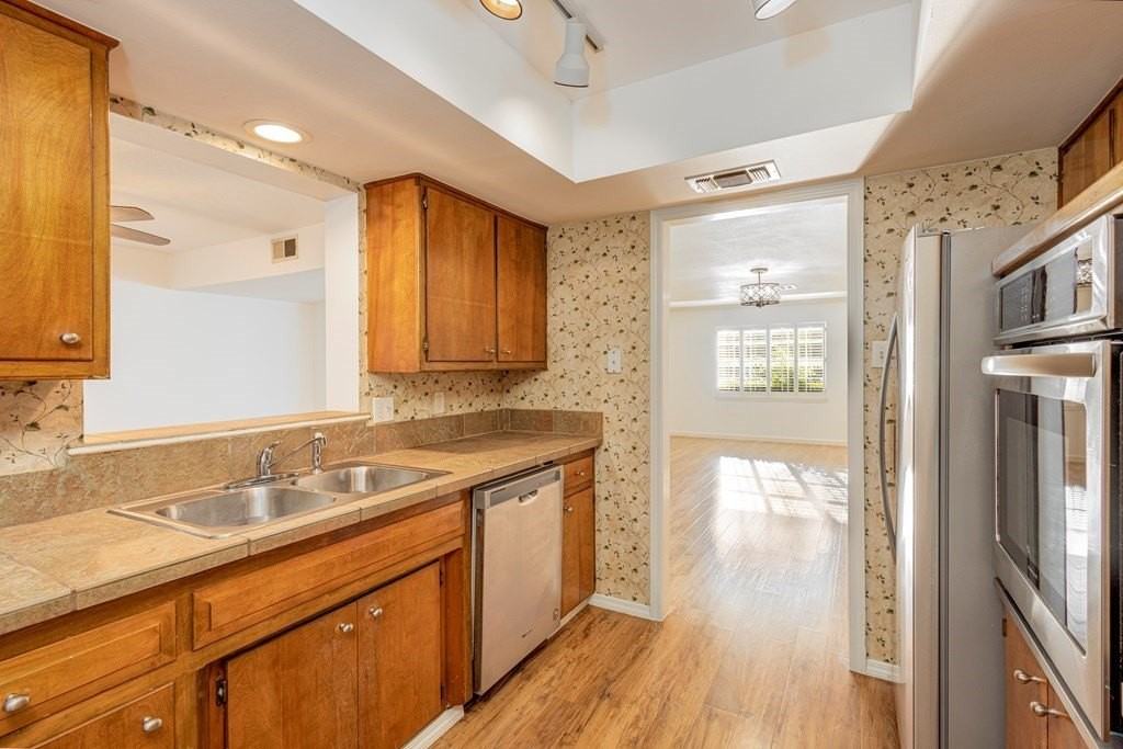 1908 Leslie Dr - Photo 3 of 26