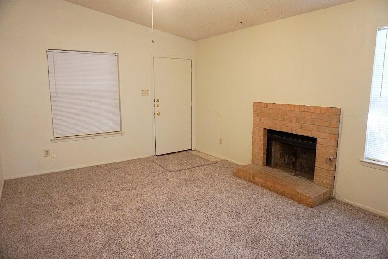 125 N Troy Ave #B - Photo 2 of 7