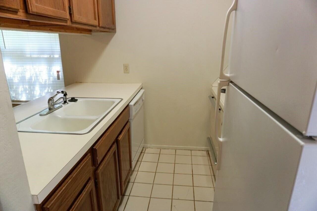 125 N Troy Ave #B - Photo 3 of 7