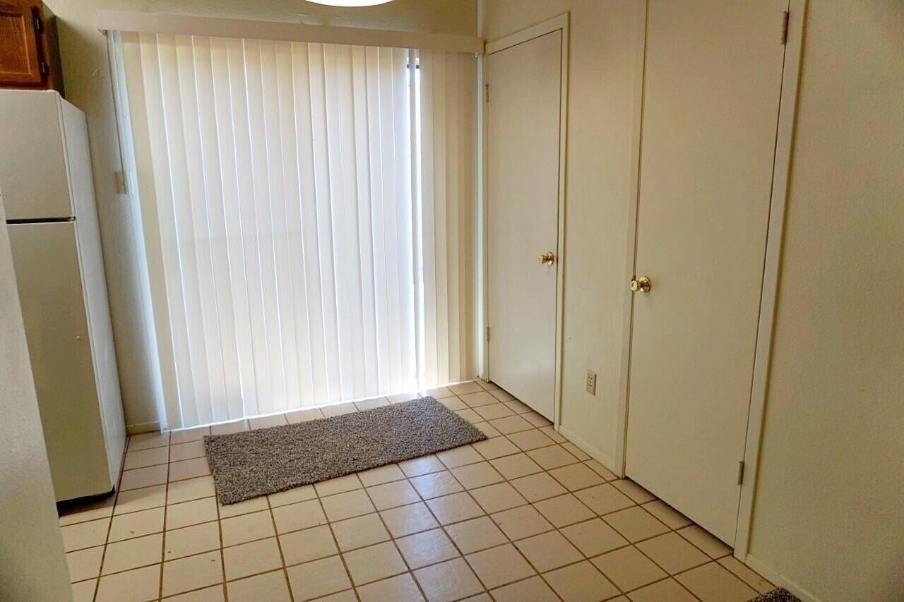 125 N Troy Ave #B - Photo 4 of 7