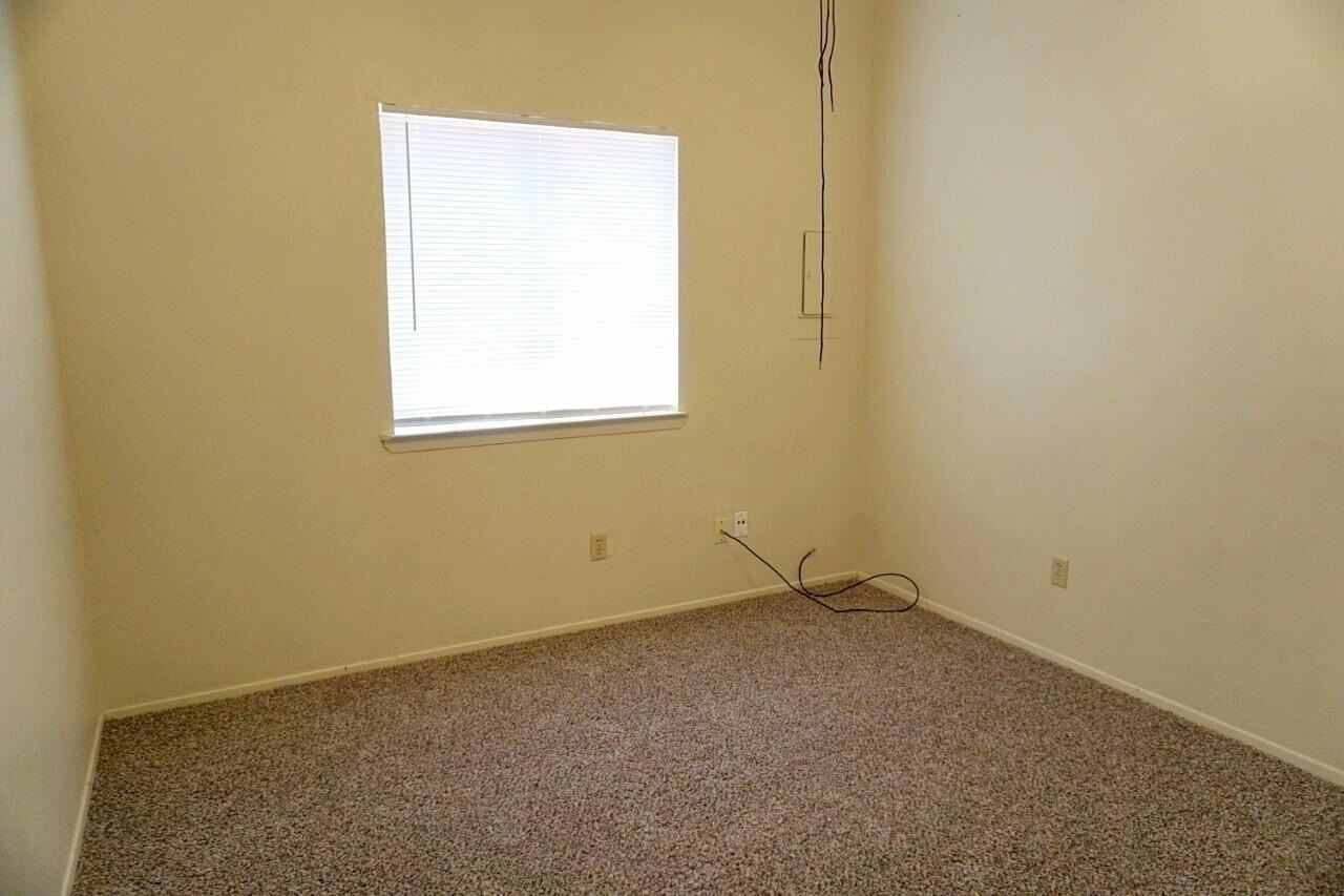 125 N Troy Ave #B - Photo 5 of 7