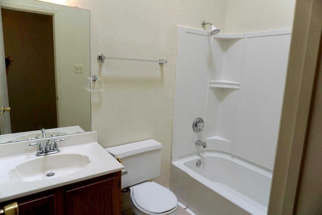 125 N Troy Ave #B - Photo 6 of 7