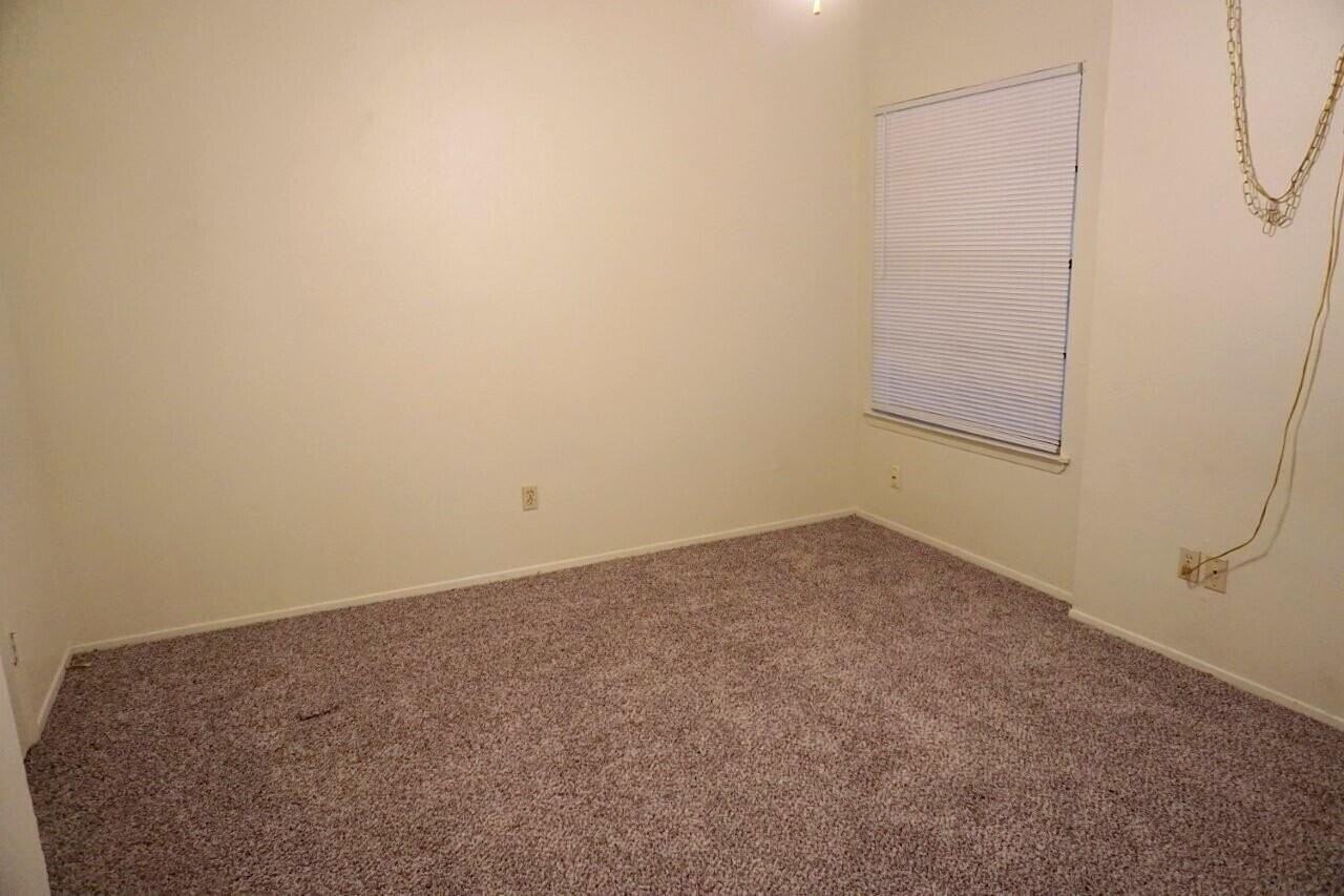 125 N Troy Ave #B - Photo 7 of 7