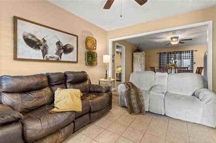 526 Bay Colony Dr - Photo 3 of 15