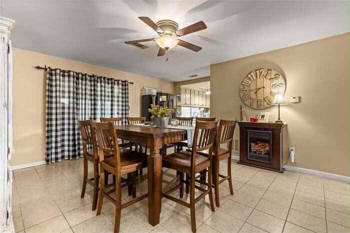 526 Bay Colony Dr - Photo 5 of 15