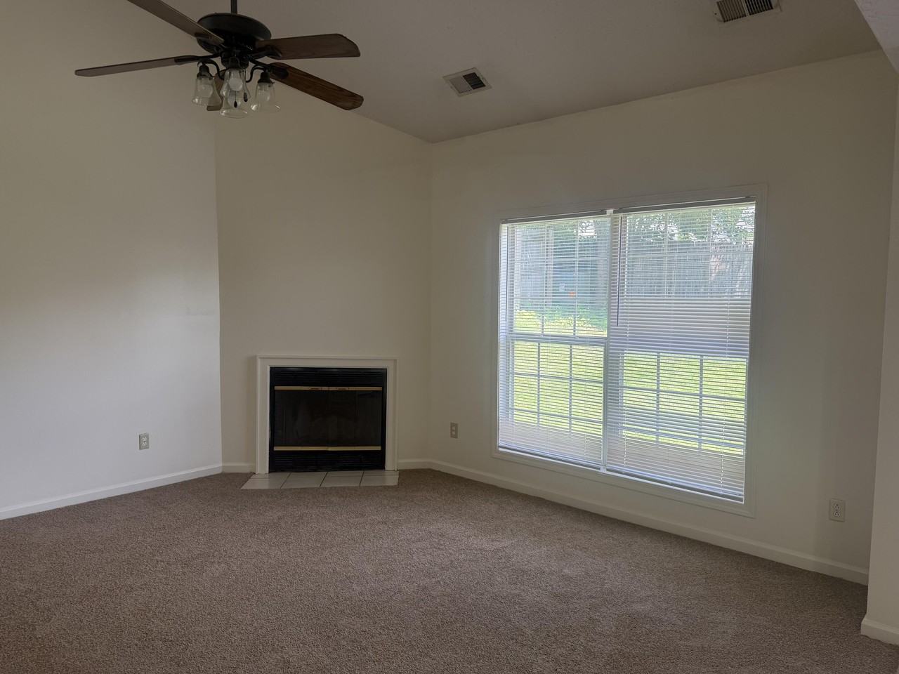 541 Lidian Ct - Photo 5 of 22