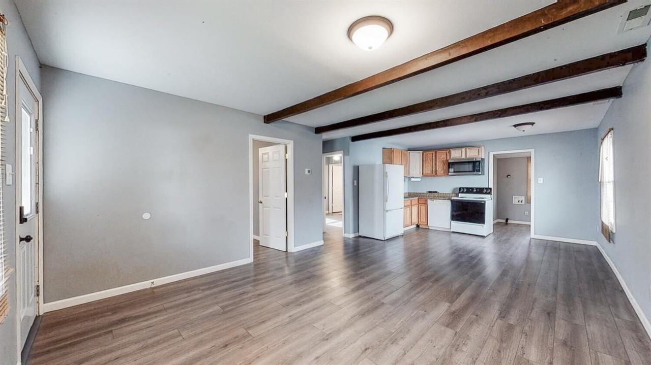 105 Woods Ave - Photo 2 of 20