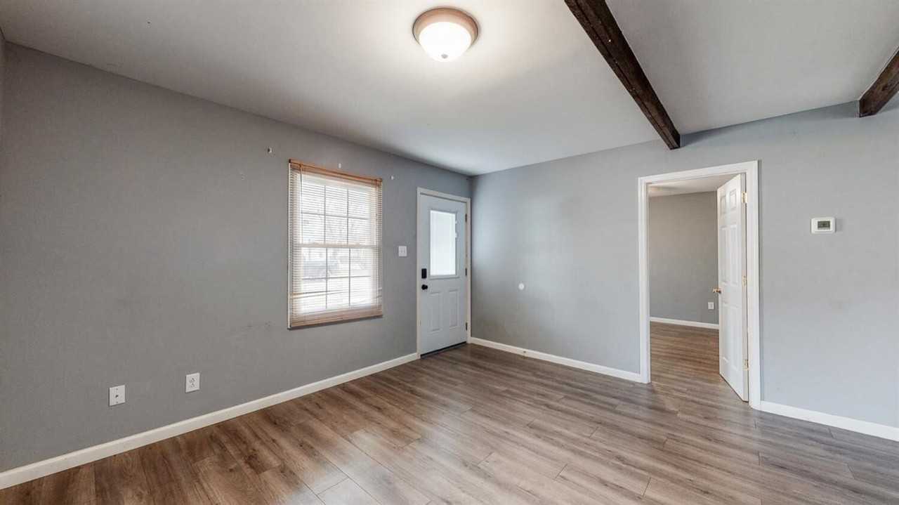 105 Woods Ave - Photo 3 of 20