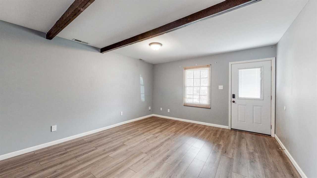 105 Woods Ave - Photo 4 of 20