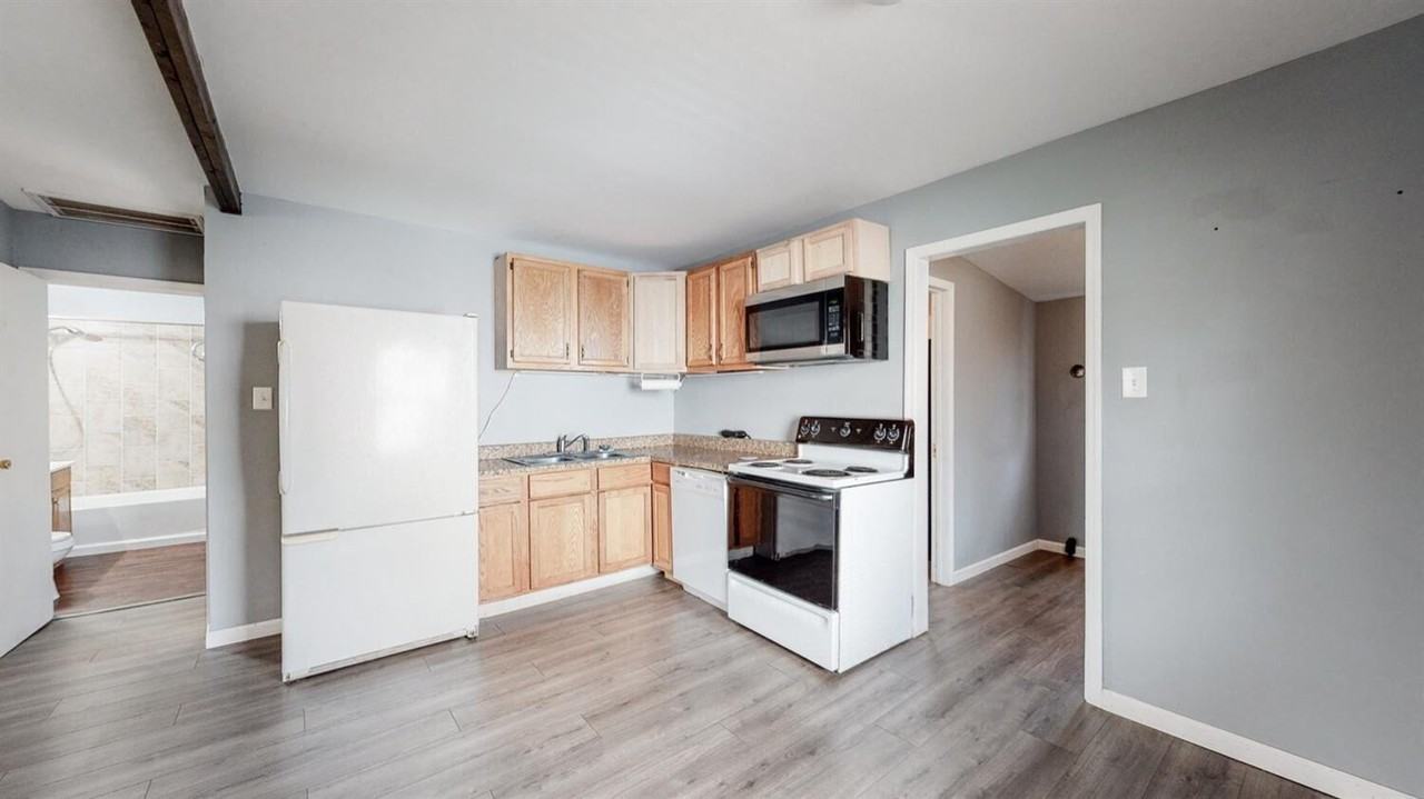 105 Woods Ave - Photo 5 of 20