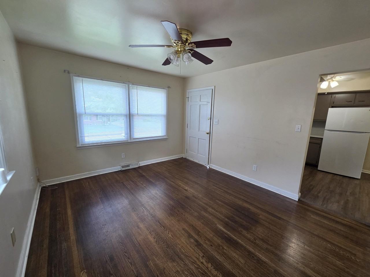 516 Anniston Dr - Photo 2 of 9