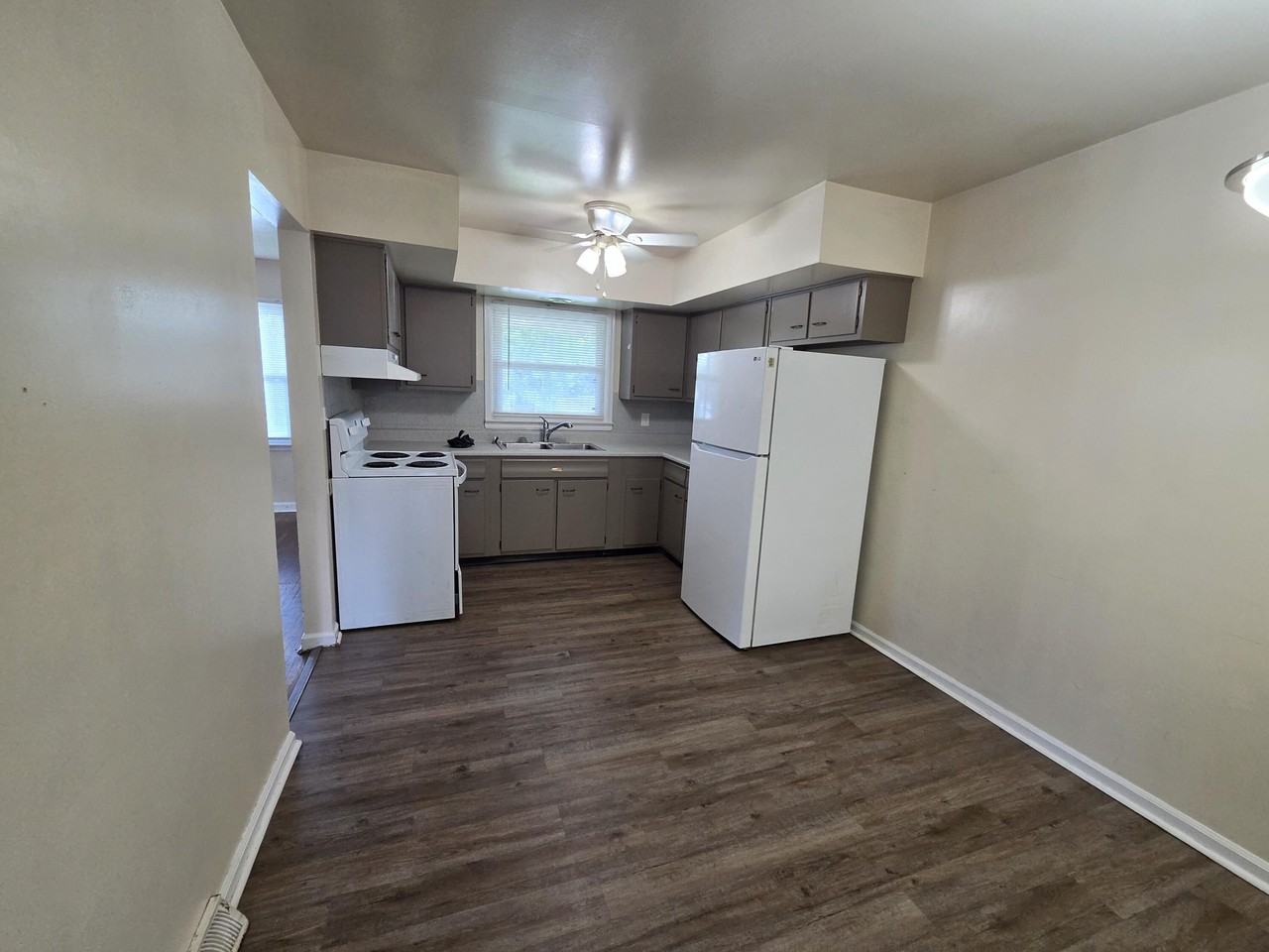 516 Anniston Dr - Photo 3 of 9
