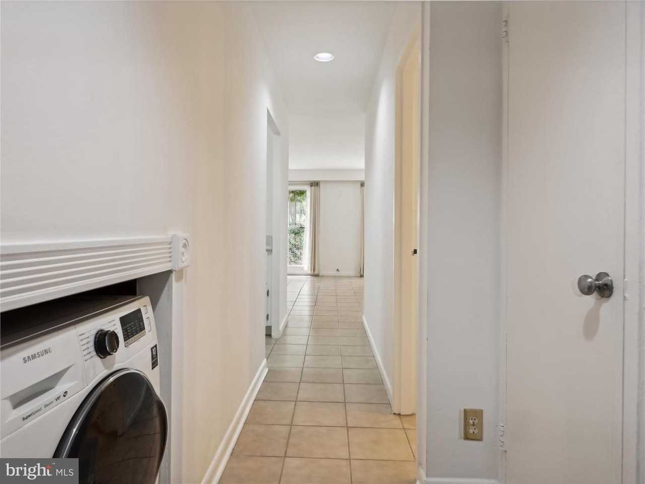 56 G St Sw - Photo 2 of 24