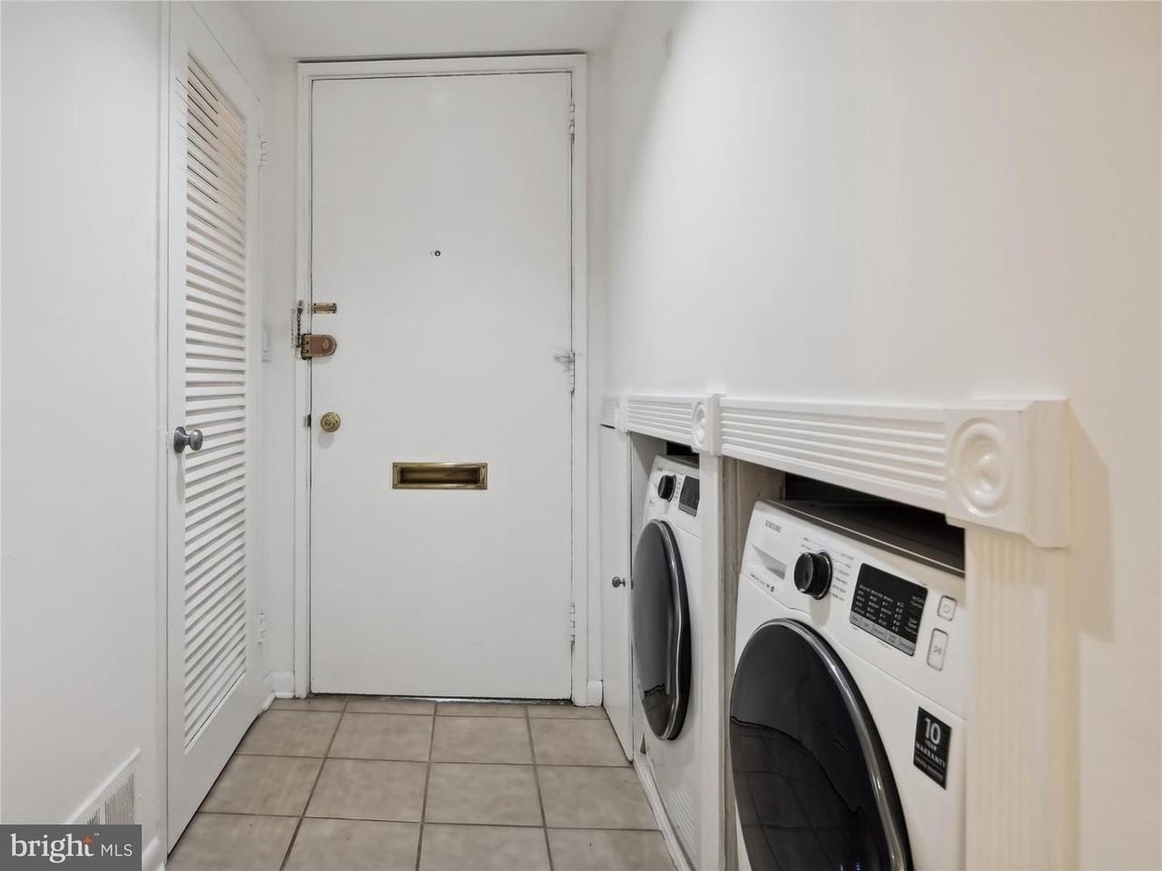 56 G St Sw - Photo 3 of 24