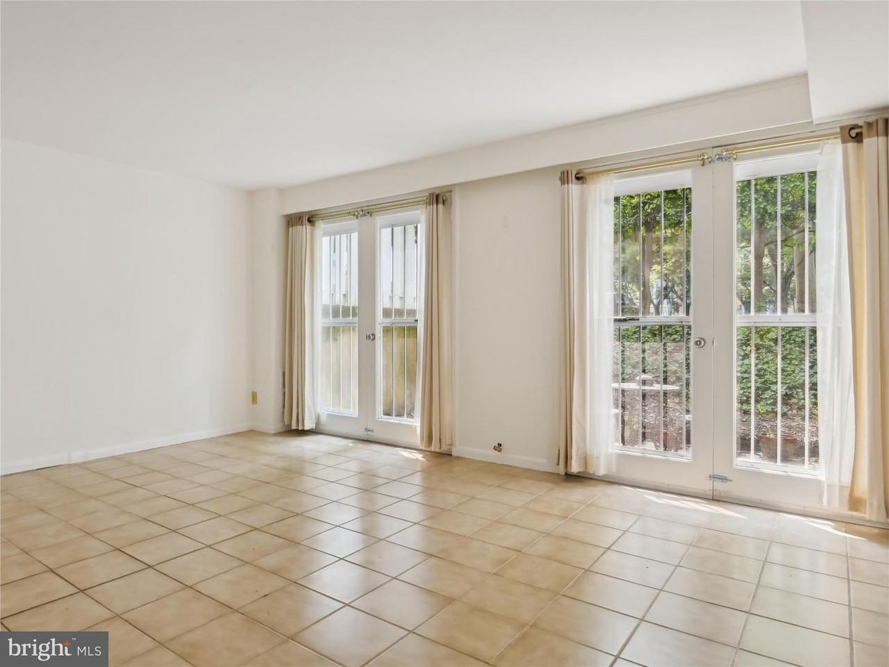 56 G St Sw - Photo 7 of 24