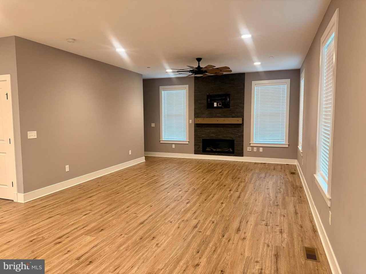 1921 Montevideo Rd - Photo 4 of 48